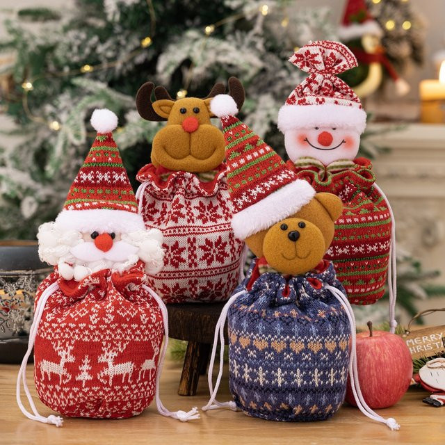 WakaParty Gestrickte Weihnachtstaschen mit Kordelzug für Süßigkeiten und Kekse in Weihnachtsdesign - Bild 1