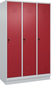 C+P Spind Classic PLUS Garderobenschrank mit 3 Abteilen, Sockel, Sicherheits-Drehriegel, 4 Garderobenhaken und mittiger Trennwand, grau/rot, H: 195 cm, B: 120 cm, T: 50 cm - Bild 1