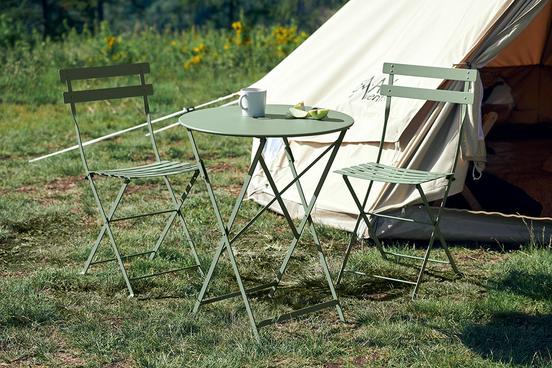 Fermob Bistro Klapptisch Rund aus Metall in Beige und Grün - Bild 1
