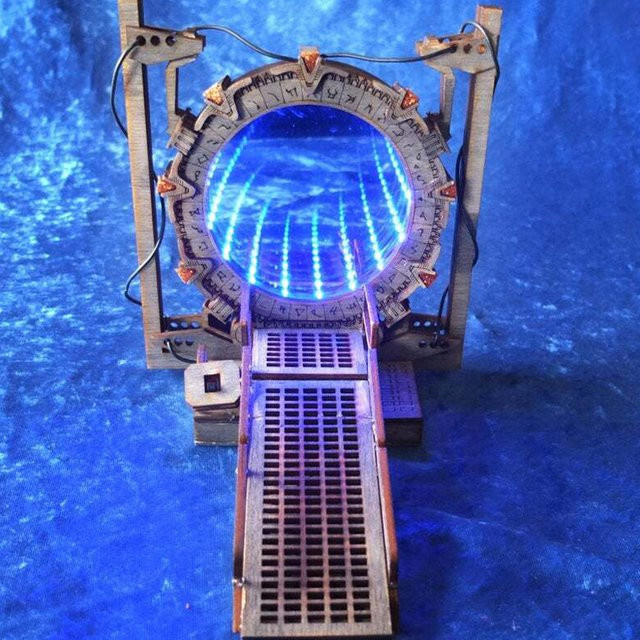 Portal Holz-DIY-Buchstützen mit LED-Licht und Galaxie-Design in Mehrfarbig - Bild 1
