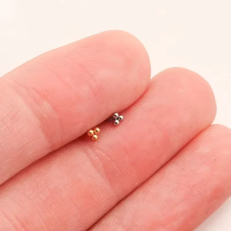 ZOORBODY JEWELRY Ohrstecker Titan, 16G, Mini 3 Bead Cluster, Unisex - Bild 2