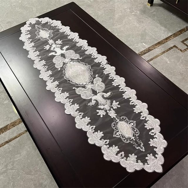 Europa Spitze Tischläufer mit Blumenstickerei in Weiß, B/T: 40 x 130 cm - Bild 1