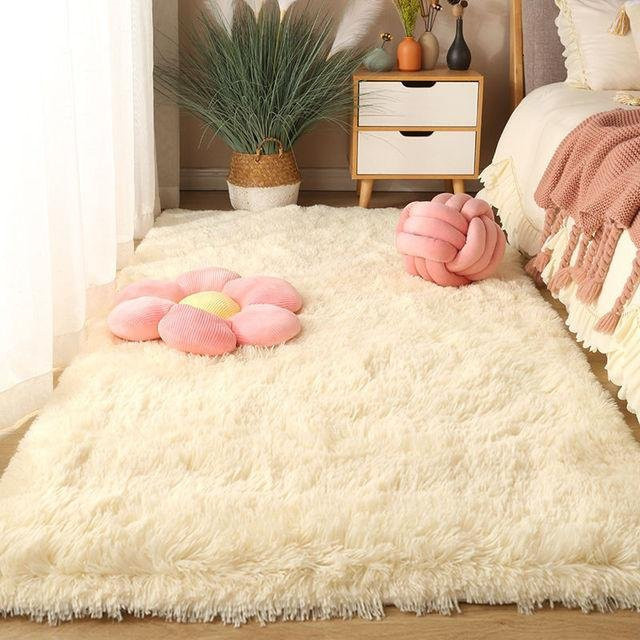 Flauschiger Teppich von Yiran Furniture in Weiß, weicher Kunstfell-Teppich im Nordic-Stil für Schlafzimmer und Wohnzimmer, B/T: 100 x 160 cm - Bild 1