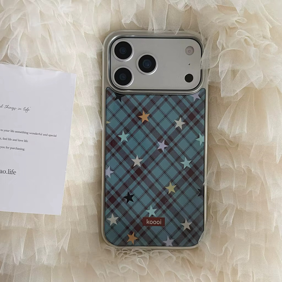 Handyhülle mit Retro-Design in Blau und Braun, Rautengittermuster und bunten Sternen mit Silberrand für iPhone 17, 16, 15 und 14 Pro Max - Bild 2