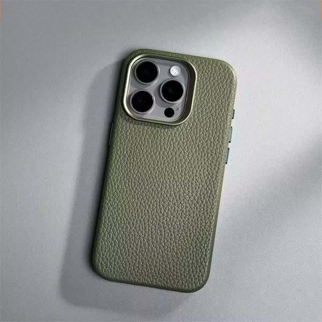 UEDESHENG Lederhülle mit Magnetfunktion und Linsenschutz für iPhone 13 Pro, Farbe: Grün - Bild 1