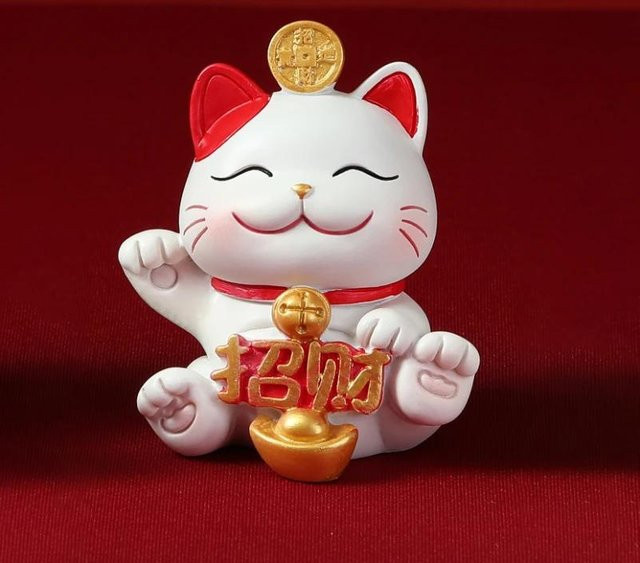 Maneki Neko Glückskatzen-Figuren von Yiran Furniture im modernen Stil aus Harz als Tischornament und Heimdekoration - Bild 1