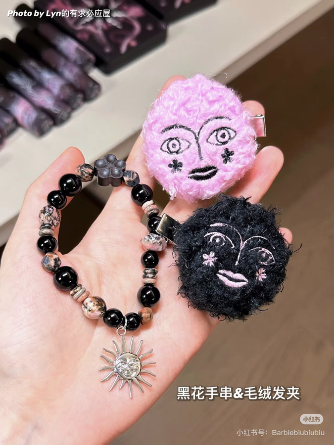 Girlcult Pfirsichblüten-Frühlings-Make-up-Set mit Spiegel, Handarmband und Haarspange - Bild 2