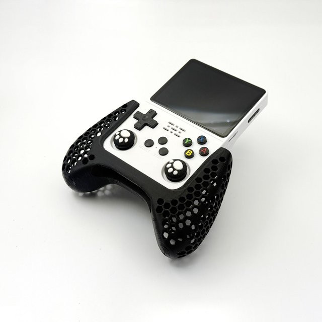 Ergonomischer 3D-gedruckter Griff für R36S Konsole von SUMMEROCKS mit Waben-Design in Blau und Schwarz - Bild 1