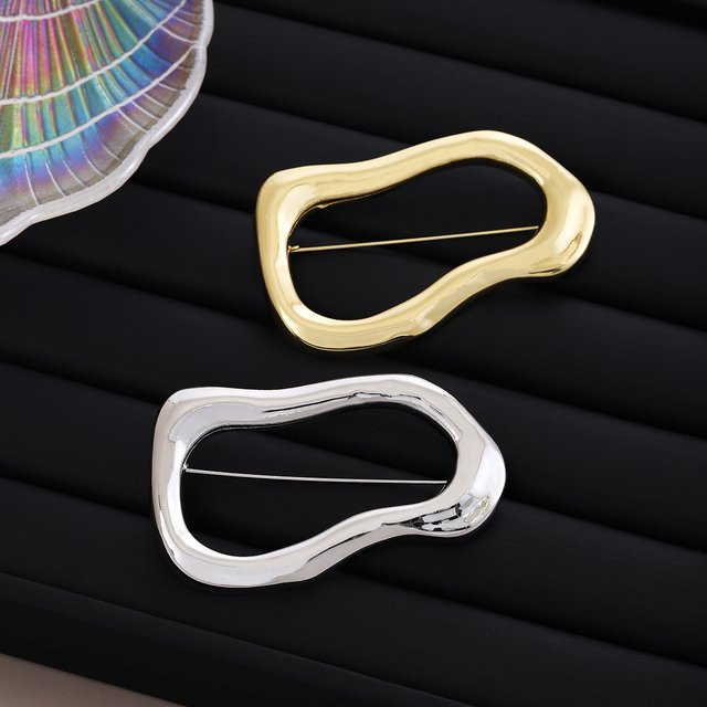 QATT Brosche, unregelmäßig oval, poliert, Gold, minimalistisch - Bild 1