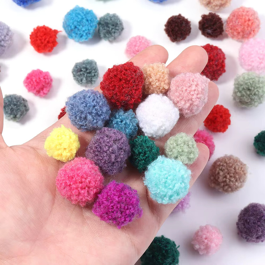 50 Stück bunte Pompom Plüsch Bälle für DIY Dekoration und Bastelzubehör - Bild 6