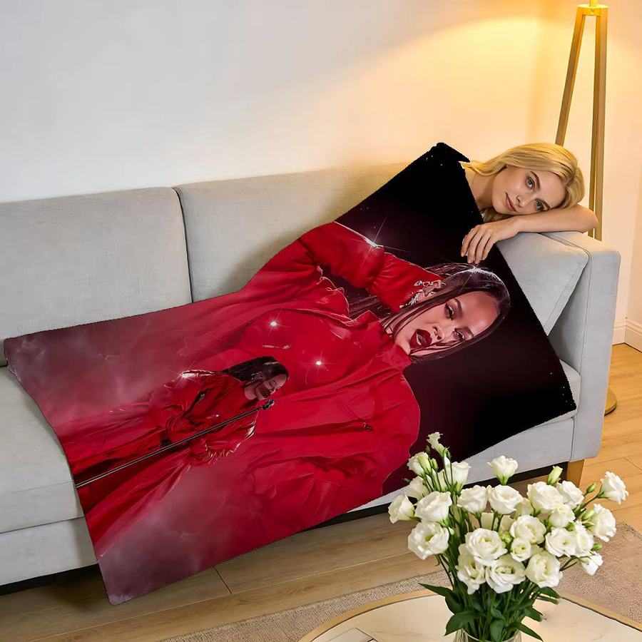 Singer Rihanna Cool Kurzflor-Plüschdecke in Rot, weich und hautfreundlich für Sofa und klimatisierte Räume, B/B/H: 100 x 75 x 1 cm - Bild 2
