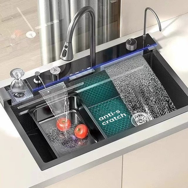 Musurjoy Moderne Freistehende Küchenspüle in Schwarz mit Wasserfall-Armatur, ausziehbarer Brause, Schneidebrett und Zubehör, B: 74,93 cm, T: 44,96 cm - Bild 1