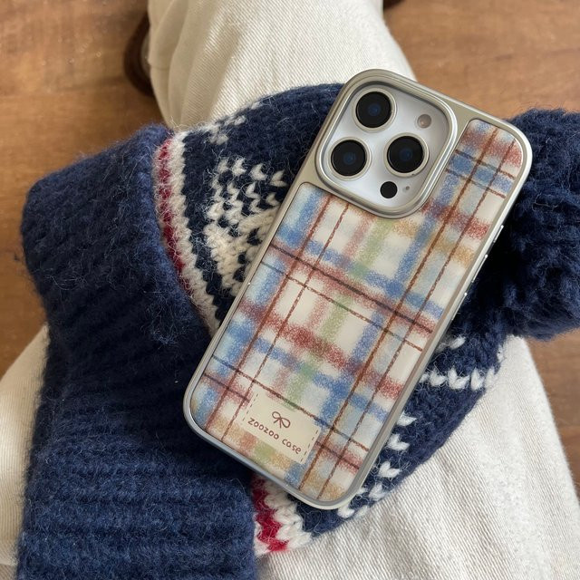 Plüsch-Karierte Handyhülle für Apple iPhone 17, 16, 15, 14 und 13 Pro Max in Multicolour - Bild 1