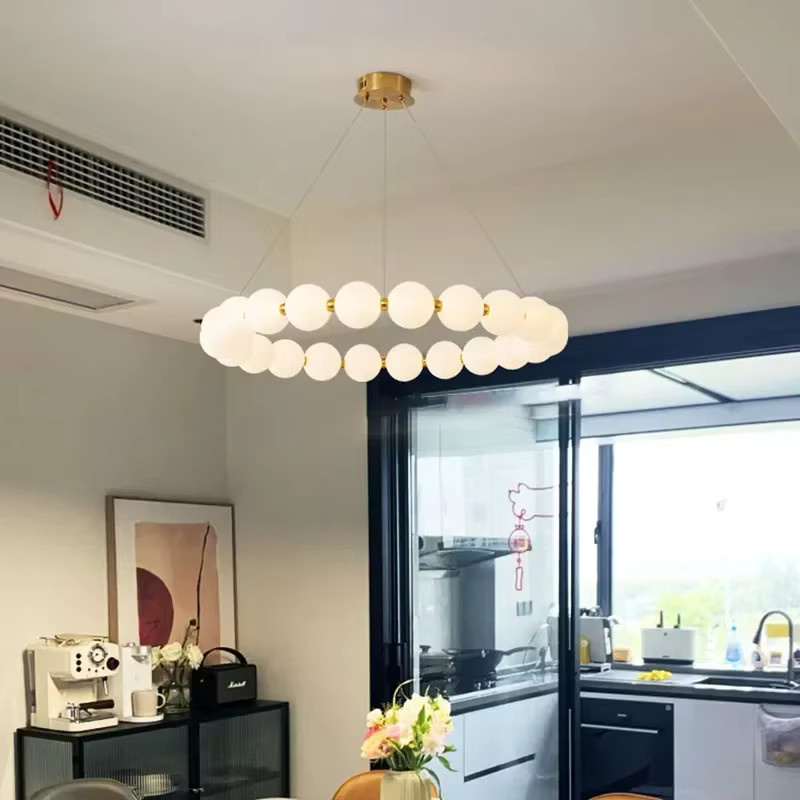 TAONUANSHU LED Kronleuchter im minimalistischen Ring-Design aus Glas und Metall in Beige und Weiß mit Gold/Messing-Akzenten für Wohnzimmer und Esszimmer - Bild 3