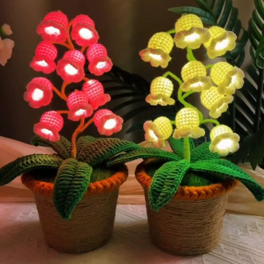 Handgefertigte Häkel-Orchidee im Topf als LED-Nachtlicht in Mehrfarbig mit warmweißem Licht für dein Schlafzimmer oder deinen Schreibtisch - Bild 3