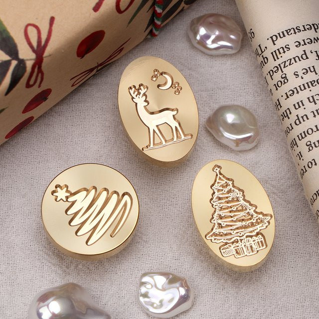Wachssiegelstempel Weihnachtsserie mit austauschbaren Messingstempelköpfen Hirsch und Weihnachtsbaum aus Holz zur Dekoration von Geschenken und Grußkarten - Bild 1