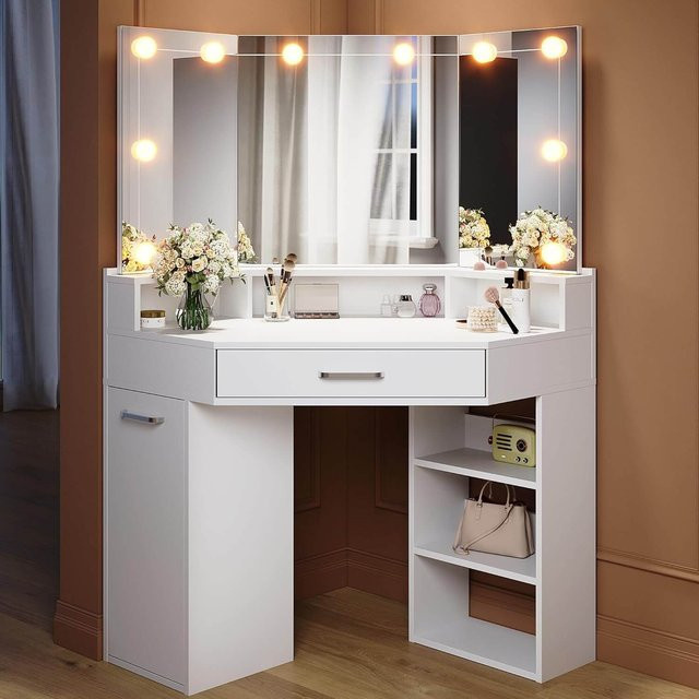 SONNI Eck Schminktisch mit Dreifachspiegel in Weiß, moderner Frisiertisch mit Schubladen, Regalen und offenen Fächern für dein Schlafzimmer, B/T/H: 111 x 54 x 141,5 cm - Bild 1