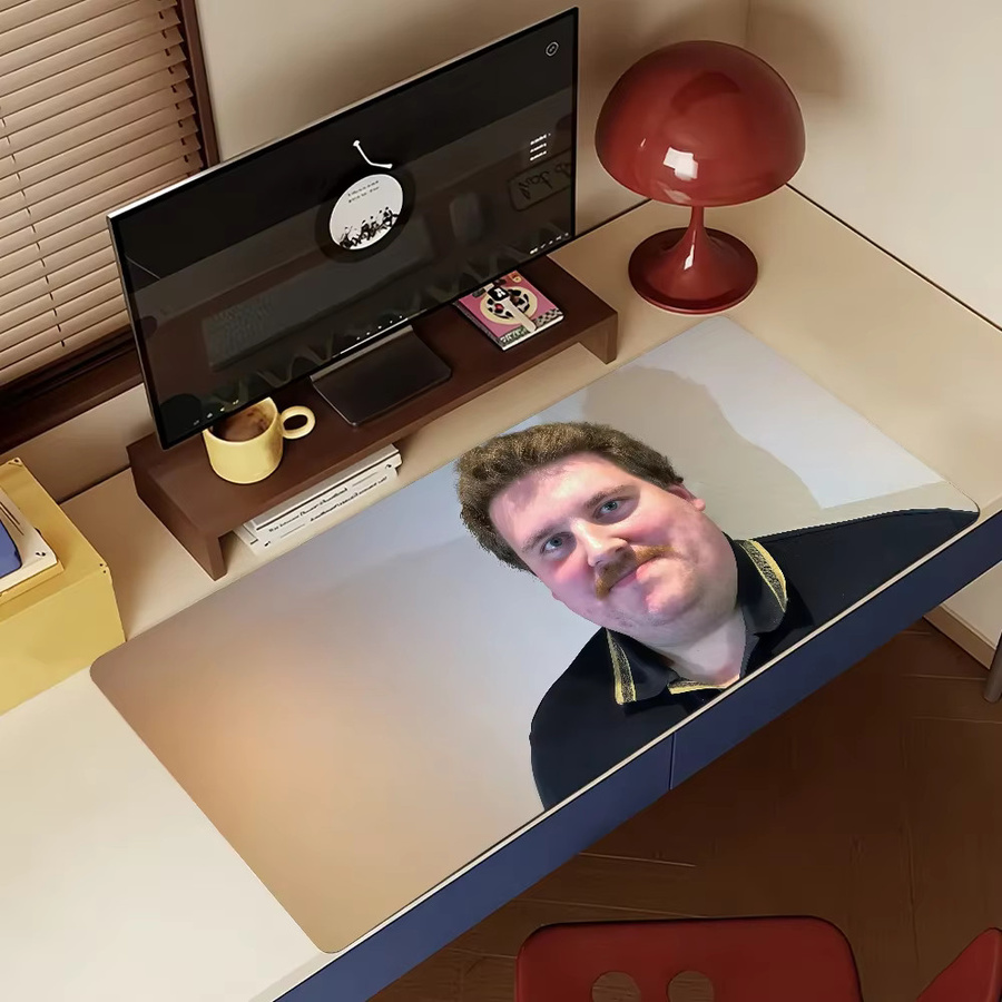Großes Mauspad mit Rainer Winkler Drachenlord Motiv, rutschfeste Gamer-Computermatte für Schreibtisch und Laptop, Mehrfarbig - Bild 4