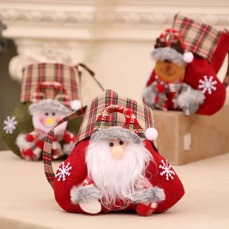 Weihnachtliche Geschenktasche aus Textil mit Motiv Santa Claus, Schneemann und Elch in Multicolour - Bild 2