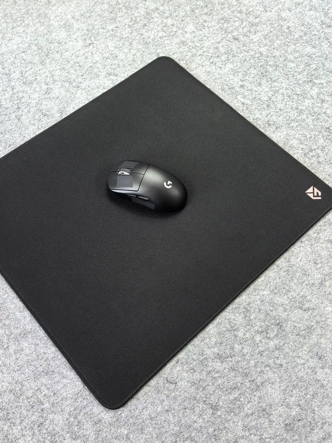 Unusual Way Sportspiel-Mauspad GDC in Schwarz mit rauer Oberfläche und Lockrand-Netz, Dicke: 0,4 cm - Bild 3