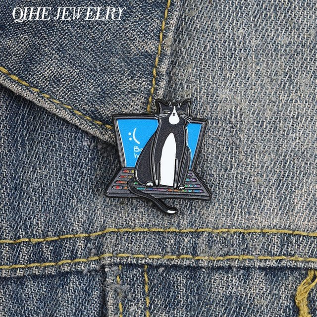 QIHE JEWELRY Emaille-Pin, Müde Katze & Computer, Bunt, Unisex - Bild 1