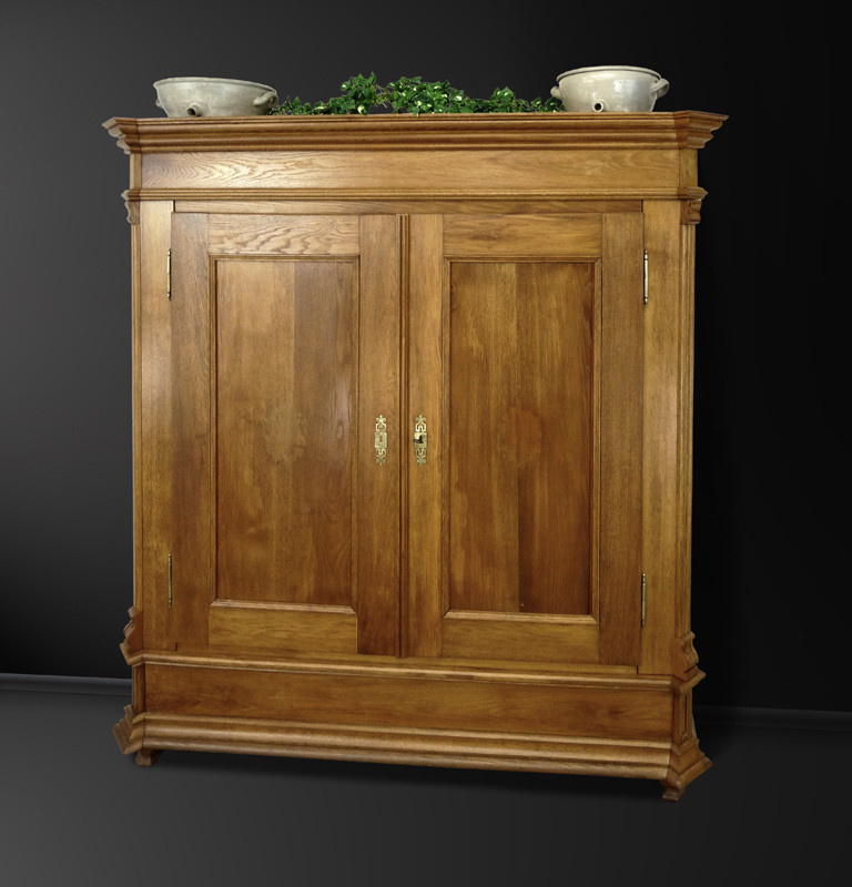 Antikhof Brück Spätbiedermeier Eiche-Dielenschrank in Braun mit Schranktüren und Schloss, B/T/H: 60 x 60 x 202 cm - Bild 1