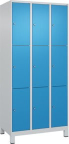 C+P Schließfachschrank Classic PLUS mit 3 Abteilen und Füßen, Farbe Grau und Lichtblau, B/T/H: 90 x 50 x 195 cm - Bild 1