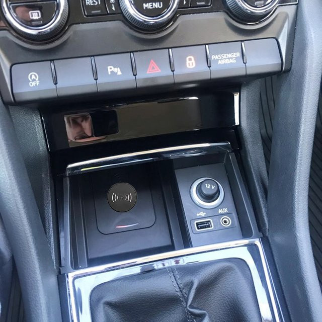 Carinway Kabelloses Auto-Ladegerät 15W Handy-Ladestation Ladehalterung für Skoda Kodiaq und Karoq, Schwarz - Bild 1