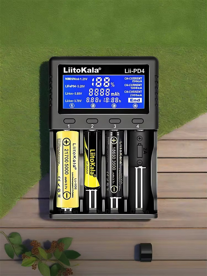 LiitoKala Lii-PD4 AC PD-Ladegerät in Schwarz mit LCD-Display, 4-Bay Schnellladegerät für LiFePO4 3,2V 21700, 18650, AA und AAA mit Mehrfachschutz und automatischer Erkennung - Bild 6