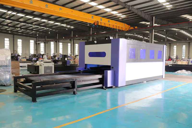ACCTEK Industrielle Faserlaser-Metallschneidemaschine 3015 mit 6000 Watt und voll geschlossener Austauschplattform - Bild 3