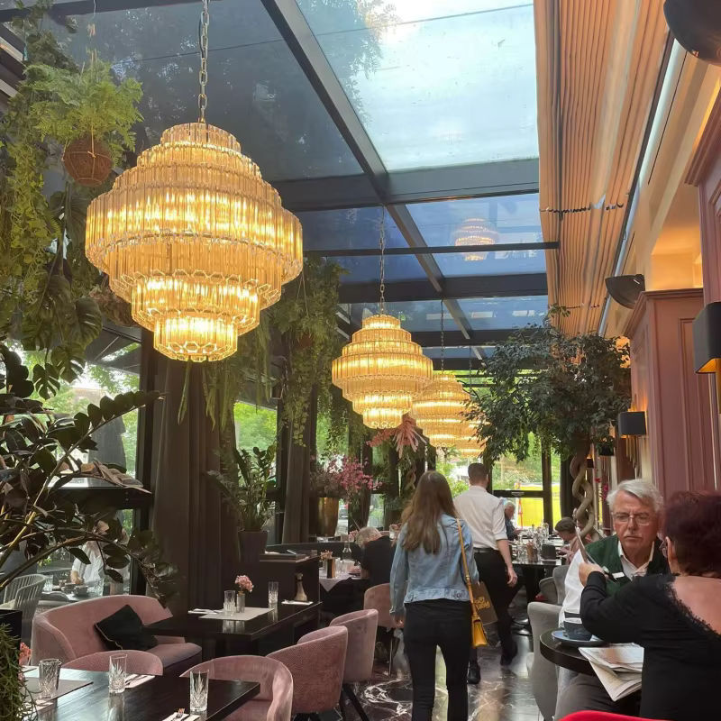 Moderne Kristall-Pendelleuchte von JIANKEXING in Transparent mit Gold/Messing-Details für Wohnzimmer und Schlafzimmer - Bild 2