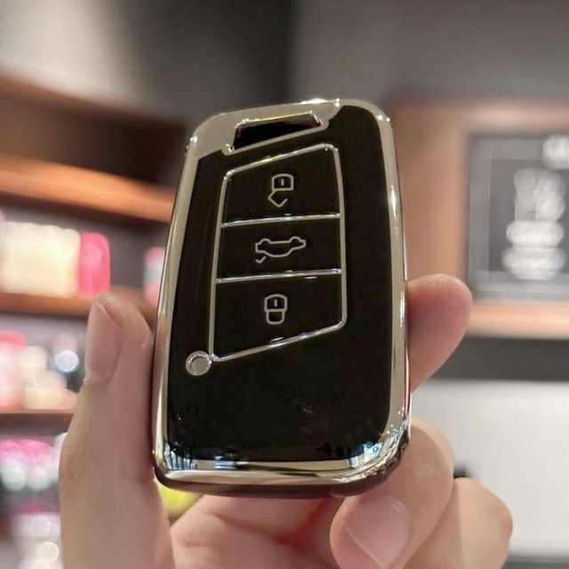 Autoschlüsselgehäuse Abdeckung und Schlüsselanhänger Shell Cover für VW Passat B8, Seat und Skoda in Schwarz und Gold - Bild 1