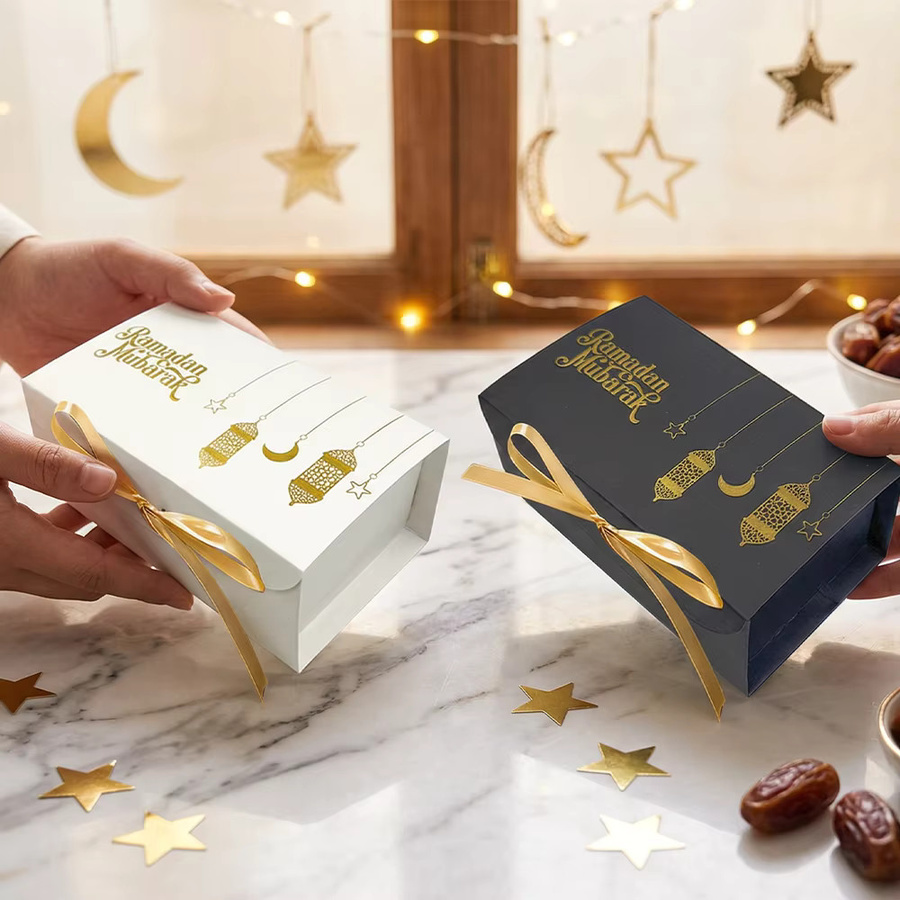 10er-Pack Mini-Geschenkboxen aus Papier in quadratischer Form mit goldenen Sternen in Schwarz-Weiß und Bändern für Pralinen und Eid Mubarak Leckereien - Bild 2