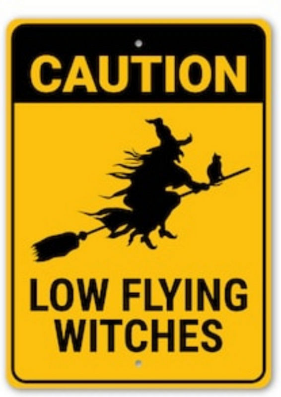 HELLOYOUNG Halloween Dekoration Fliegende Hexe aus Metall in Gelb Wandmontiert - Bild 1
