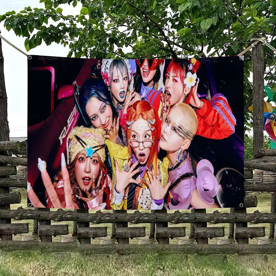 Potdemiel Kpop XG Girl Group Banner Flagge in Multicolor für Camping und Outdoor-Dekoration - Bild 2