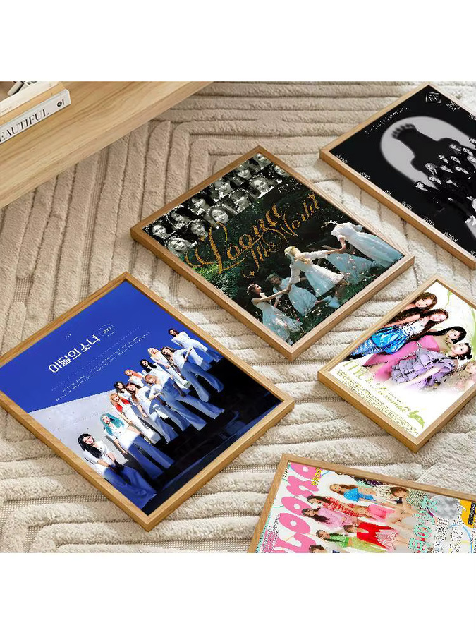 Vintage Loona Kpop Poster von Potdemiel im Portraitformat ohne Rahmen - Bild 7