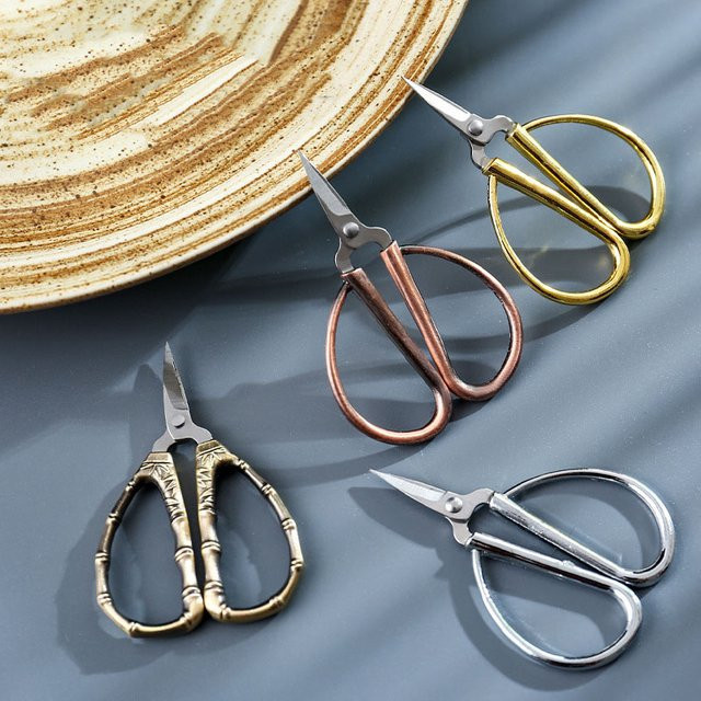 Swayboo Mini Kreuzstich-Fadenschneider aus Edelstahl in Silber mit Zinklegierung-Griff für DIY und Handwerk - Bild 1