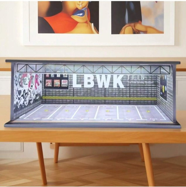 Meiduoxing Modell-Parkhaus 1:64 mit Beleuchtung in Grau als Dekorationsszene und Aufbewahrungsbox für Automodelle - Bild 1