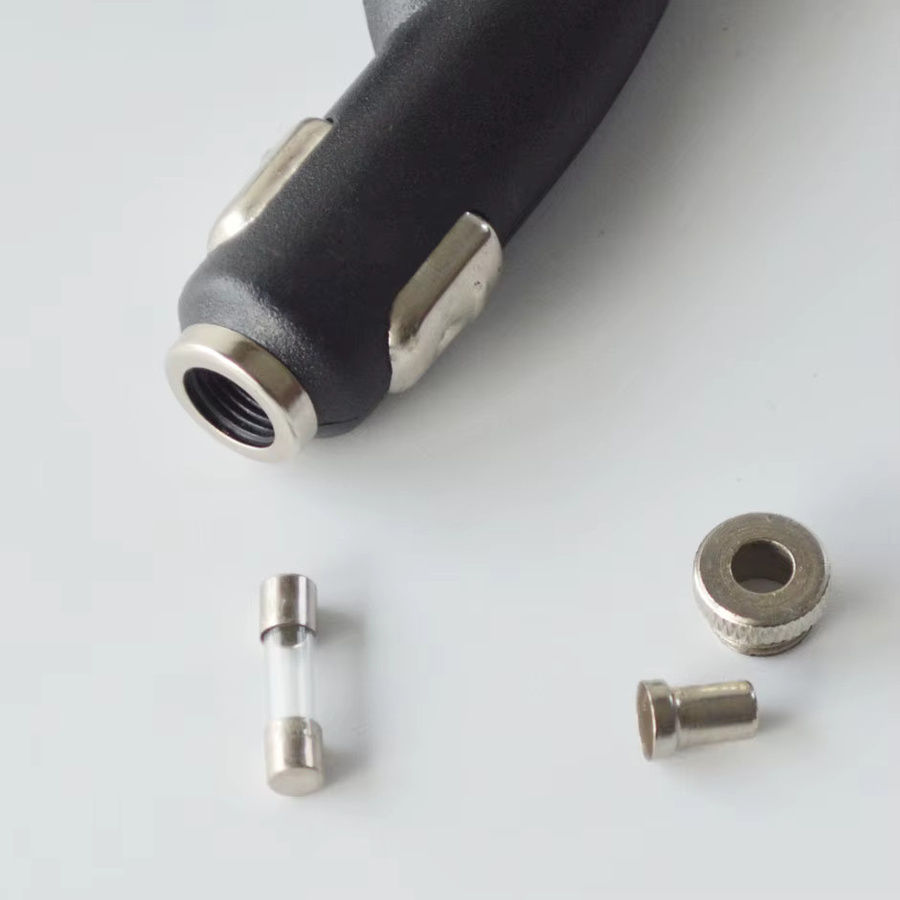 QXNY Autoladegerät in Schwarz mit 35 mm Barrel-Plug Anschluss für Mobiltelefone, Tablets, Dashcams und GPS, Eingang 12 V/24 V, Ausgang DC 5 V, 600 mA - Bild 6
