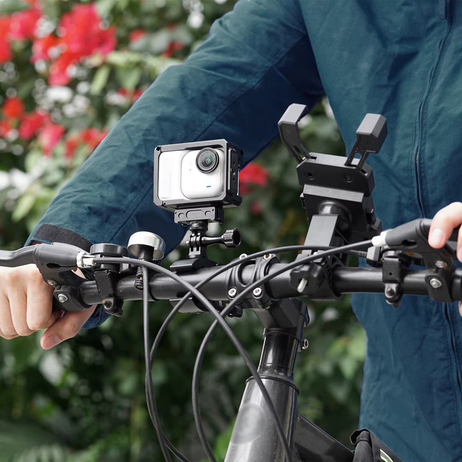 Insta360 GO Ultra Ladekäfig mit USB-C-Anschluss und Metallgehäuse in Schwarz für horizontale und vertikale Vlog-Aufnahmen - Bild 2