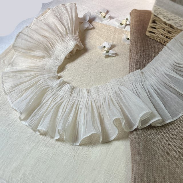 Weiche Spitzenbesatz Rüschenspitze für Kleidersaum-Applikationen in Aprikose, Weiß und Beige, Breite: 10 cm - Bild 1