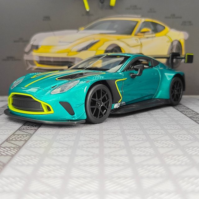 CCA Aston Martin Vantage GT3 2024 Simulationsmodell, 1:22, aus Legierung - Bild 1