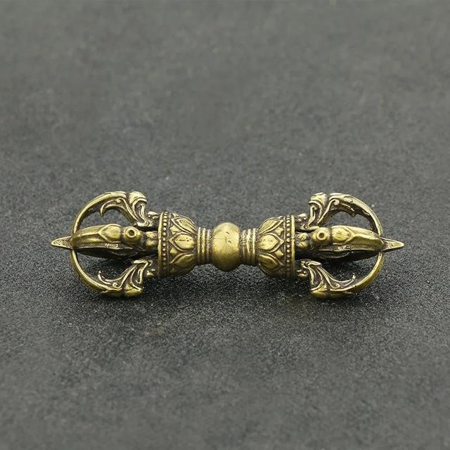 Yiran Furniture Tibetischer Vajra aus Messing in Gold und Braun mit buddhistischen Ornamenten - Bild 1