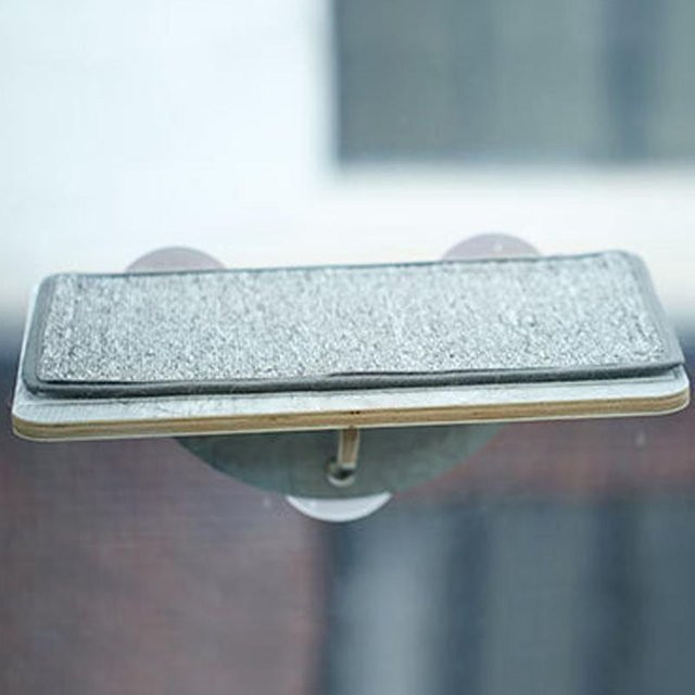 Aimo Kletterregal für Katzen aus Glas und Holz in Grau mit rutschfester Oberfläche und Saugnäpfen für Fenster und Wände - Bild 1