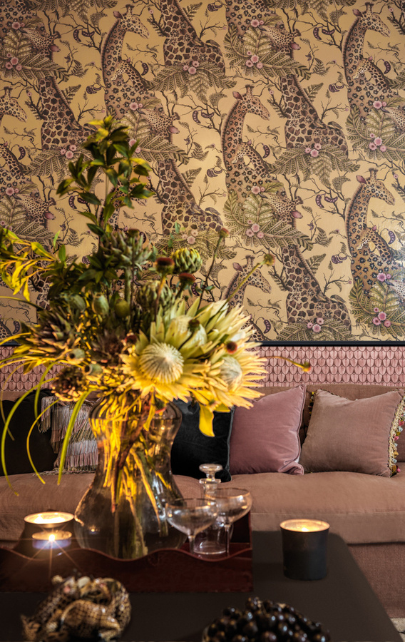 Cole & Son Tapete Royal Giraffe Gilded in Gold, Beige und Braun mit Tier- und Botanikmotiven - Bild 1