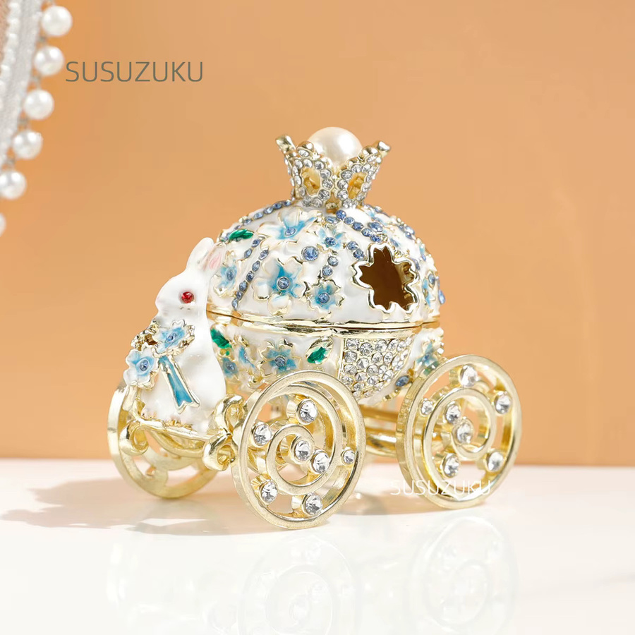 SIQIZHOU Schmuckschatulle mit Kirschblüten-Kaninchen und Kutsche in Gold - Bild 1
