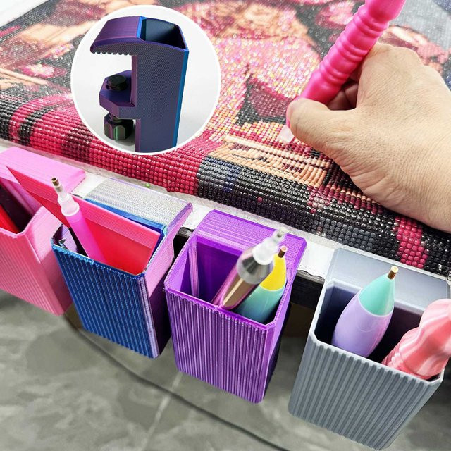 XUEQIXIAOZU 3D-Druck Diamant Malerei Zubehör Set mit bunten Punkt Bohrer Stifthaltern und Aufbewahrungsbox in Rot und Multicolour - Bild 1