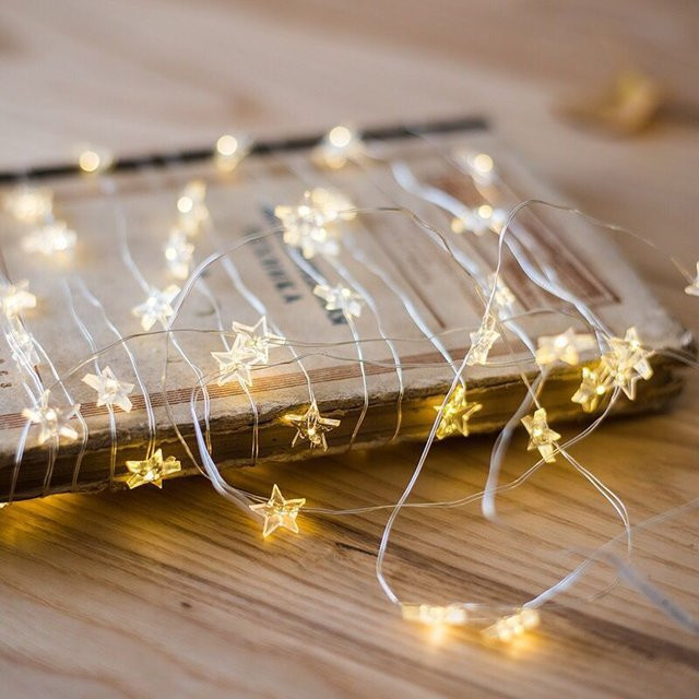 LED Lichterkette mit Stern und Schneeflocke Anhängern in Warmweiß und Transparent für Weihnachten, Hochzeit und Garten-Dekoration - Bild 1