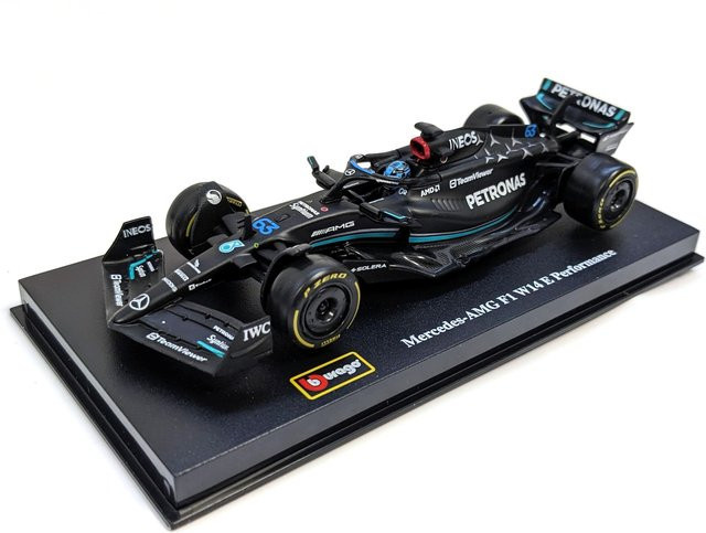 Bburago F1 Mercedes AMG W14 '23 #63 Russel, Modellauto, Maßstab 1:43, mit Helm - Bild 1