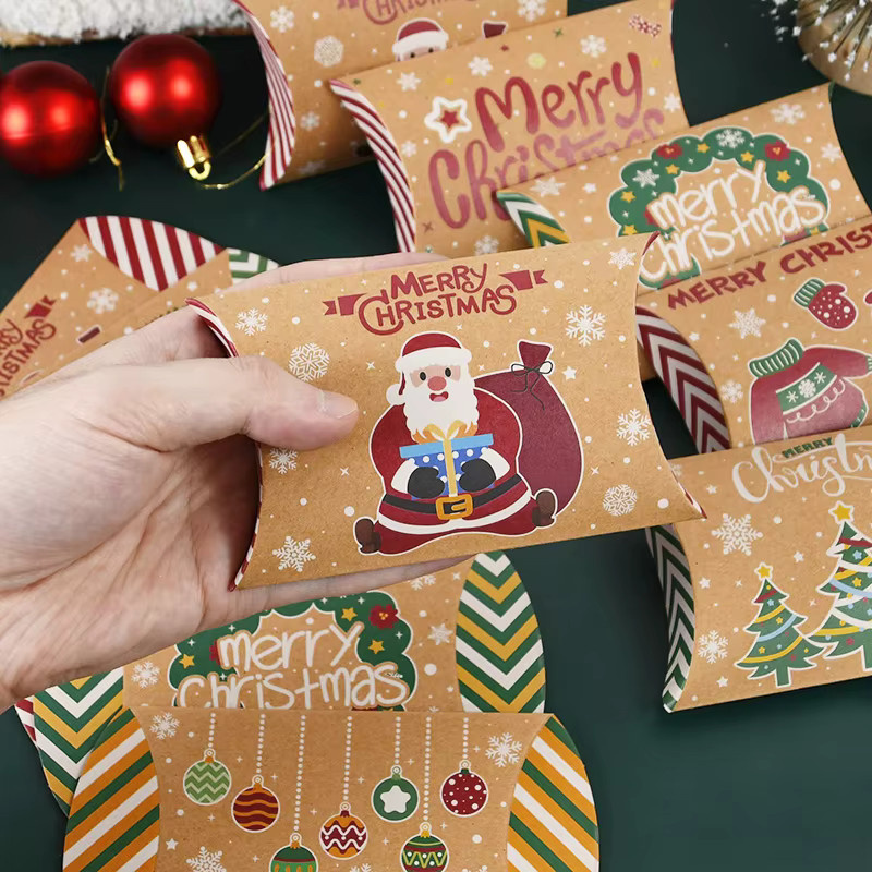 10er Set Weihnachtliche Kissenförmige Süßigkeitenboxen aus Kraftpapier mit Weihnachtsmann und Tannenbaum Motiv in Mehrfarbig für Kinder Geschenke und Dekoration - Bild 3